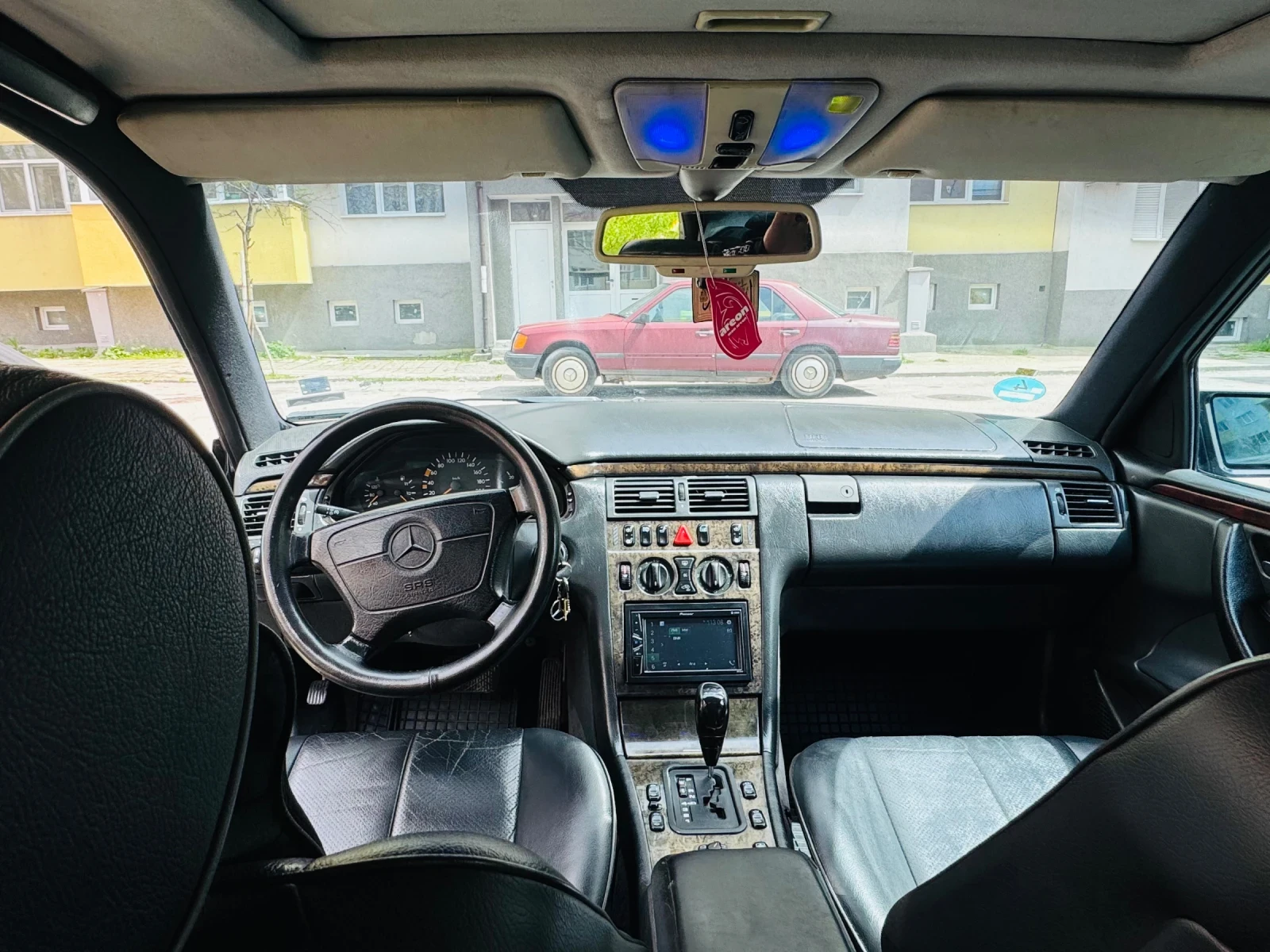 Mercedes-Benz E 290, снимка 8 - Автомобили и джипове - 54151531