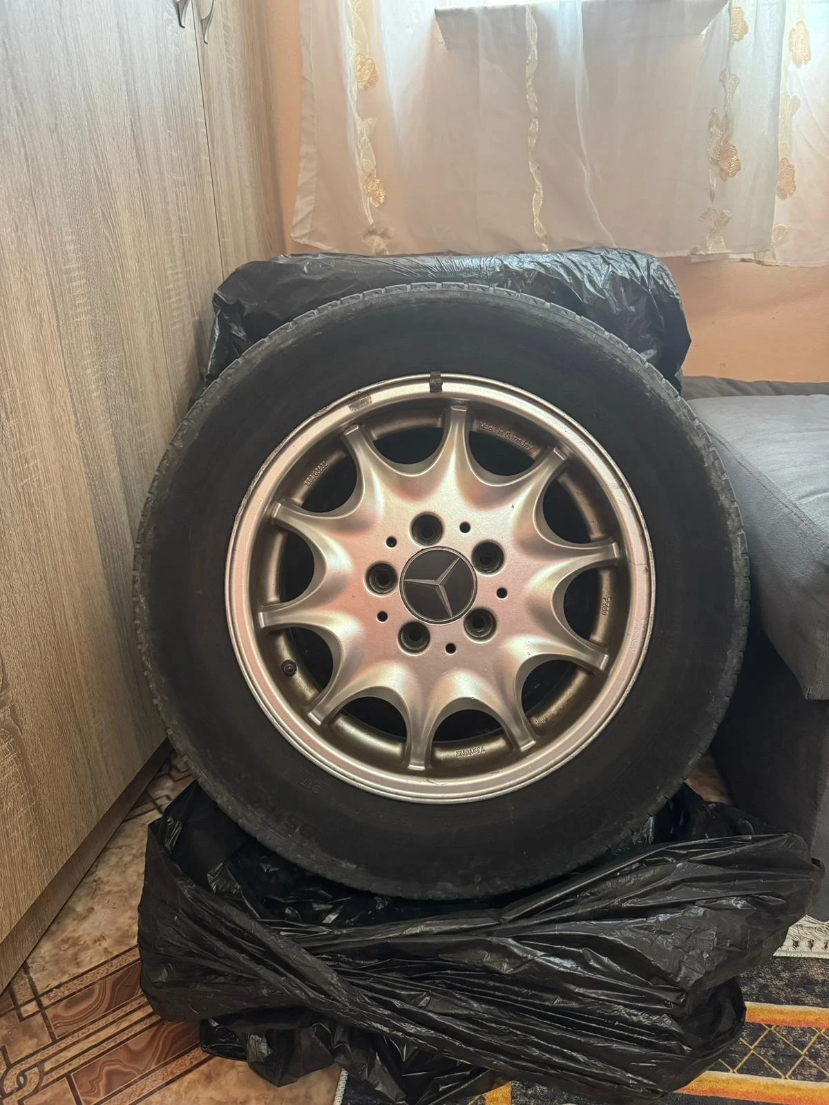 Mercedes-Benz E 290, снимка 15 - Автомобили и джипове - 54151531