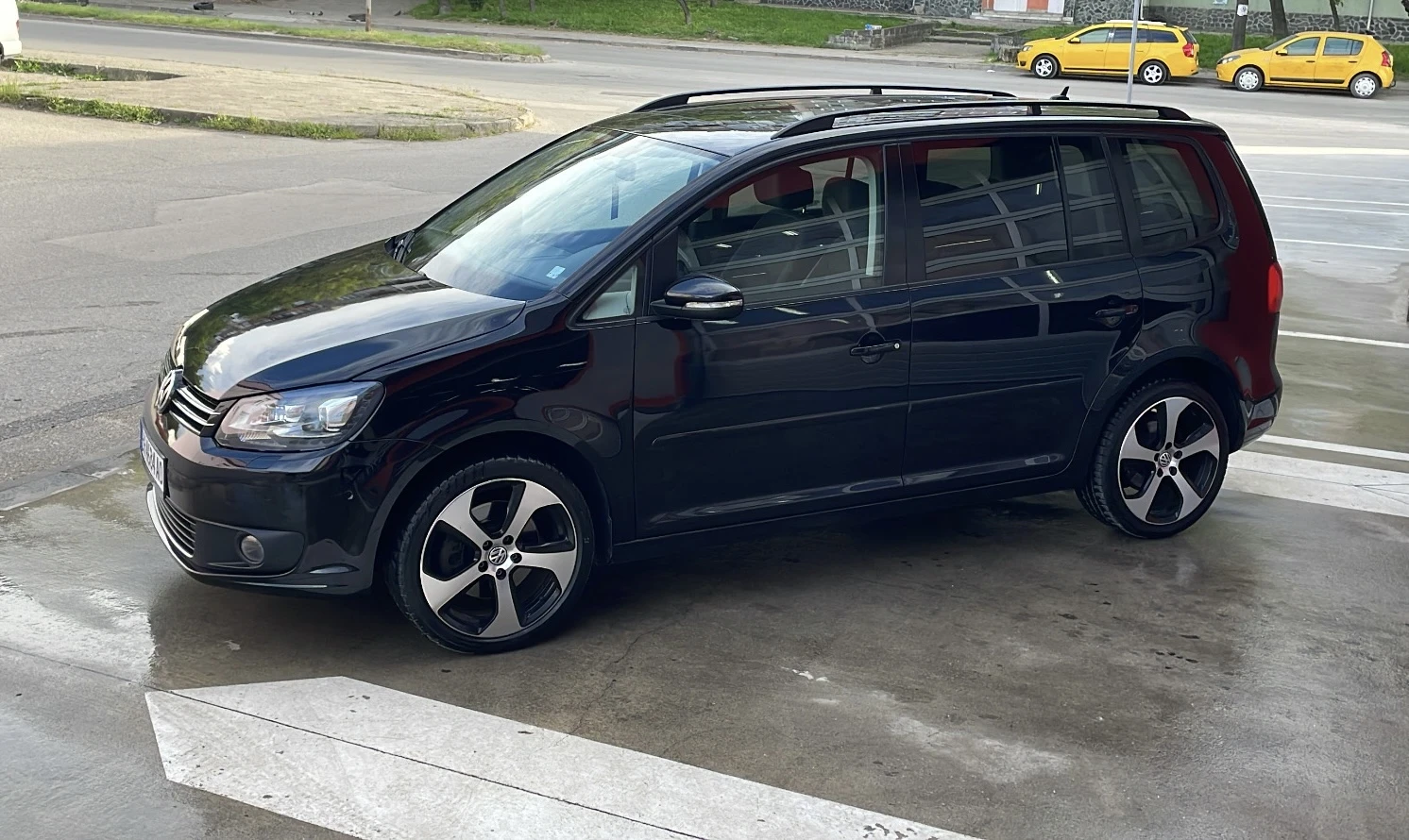 VW Touran, снимка 2 - Автомобили и джипове - 54313905