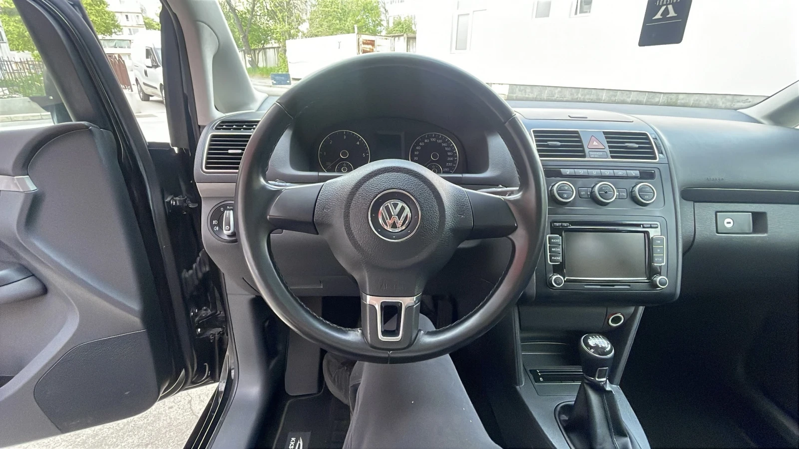 VW Touran, снимка 14 - Автомобили и джипове - 54313905