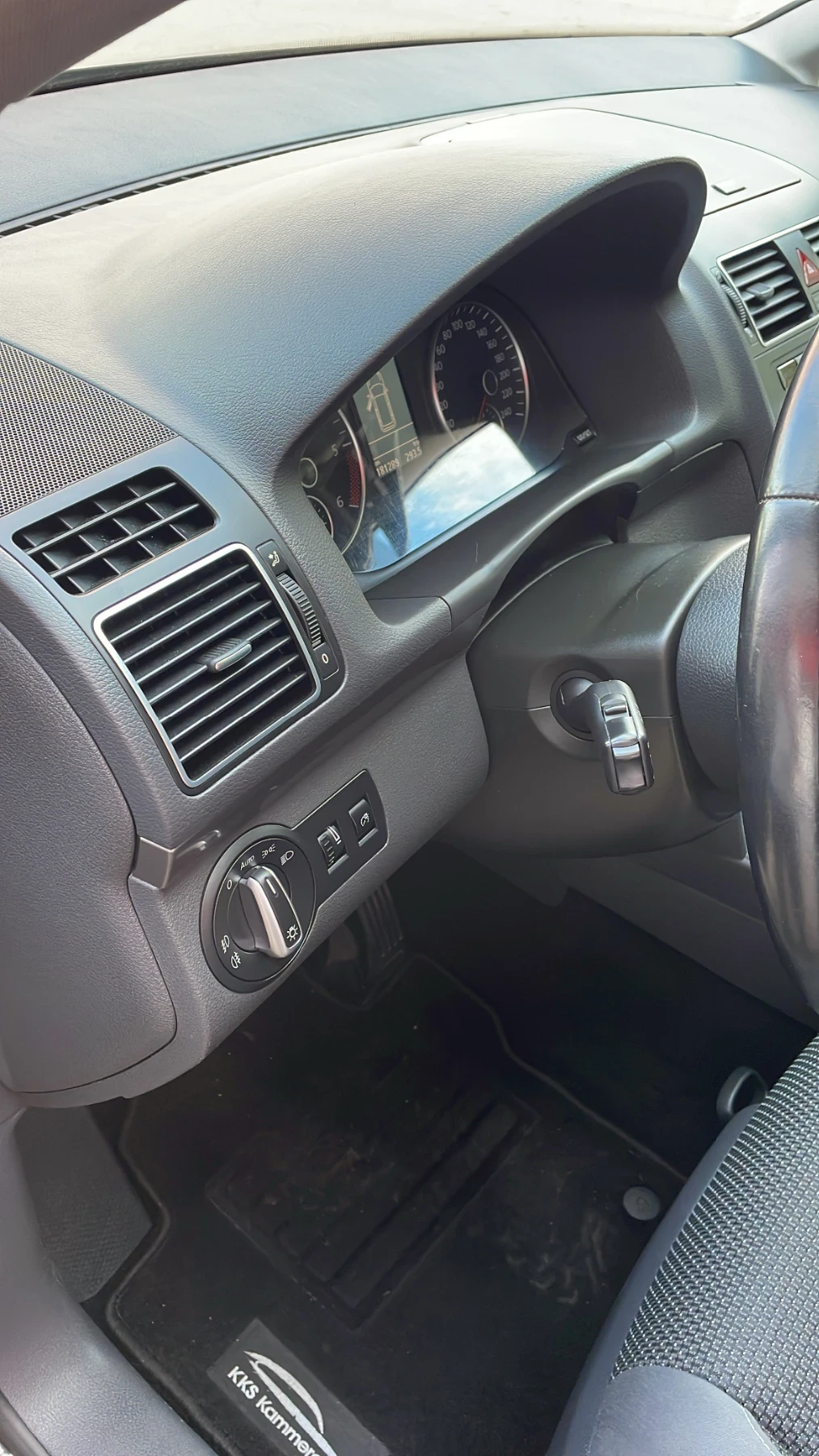 VW Touran, снимка 10 - Автомобили и джипове - 54313905