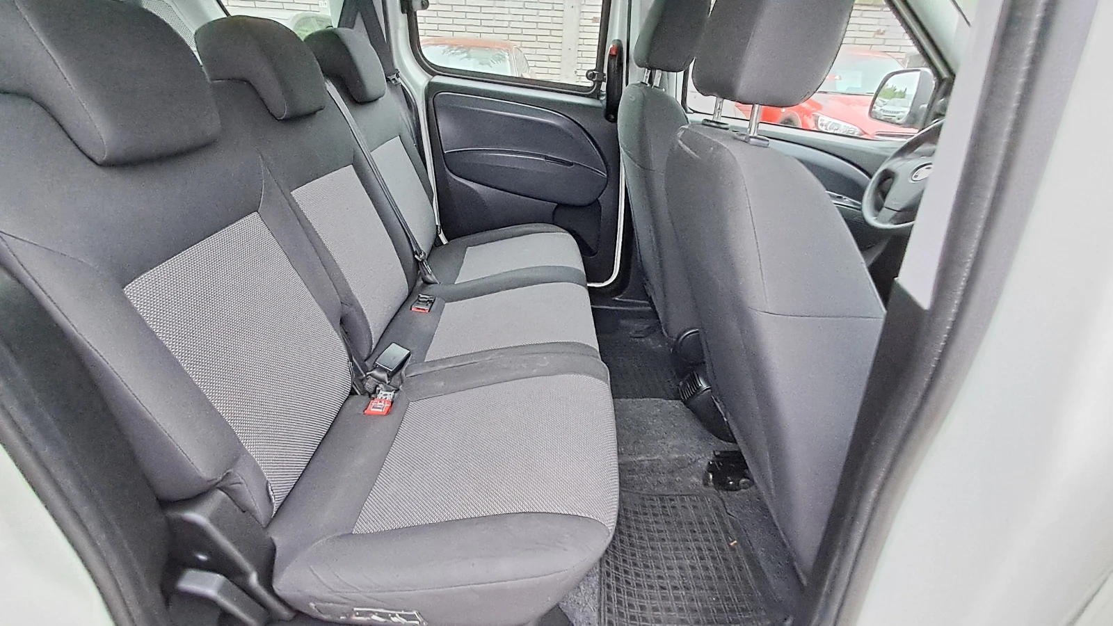 Fiat Doblo МАКСИ ПЪТНИК 7-МЕСТА РЕАЛ КМ ИЗКЛЮЧИТЕЛН СЕРВ КНИЖ, снимка 13 - Автомобили и джипове - 54520759