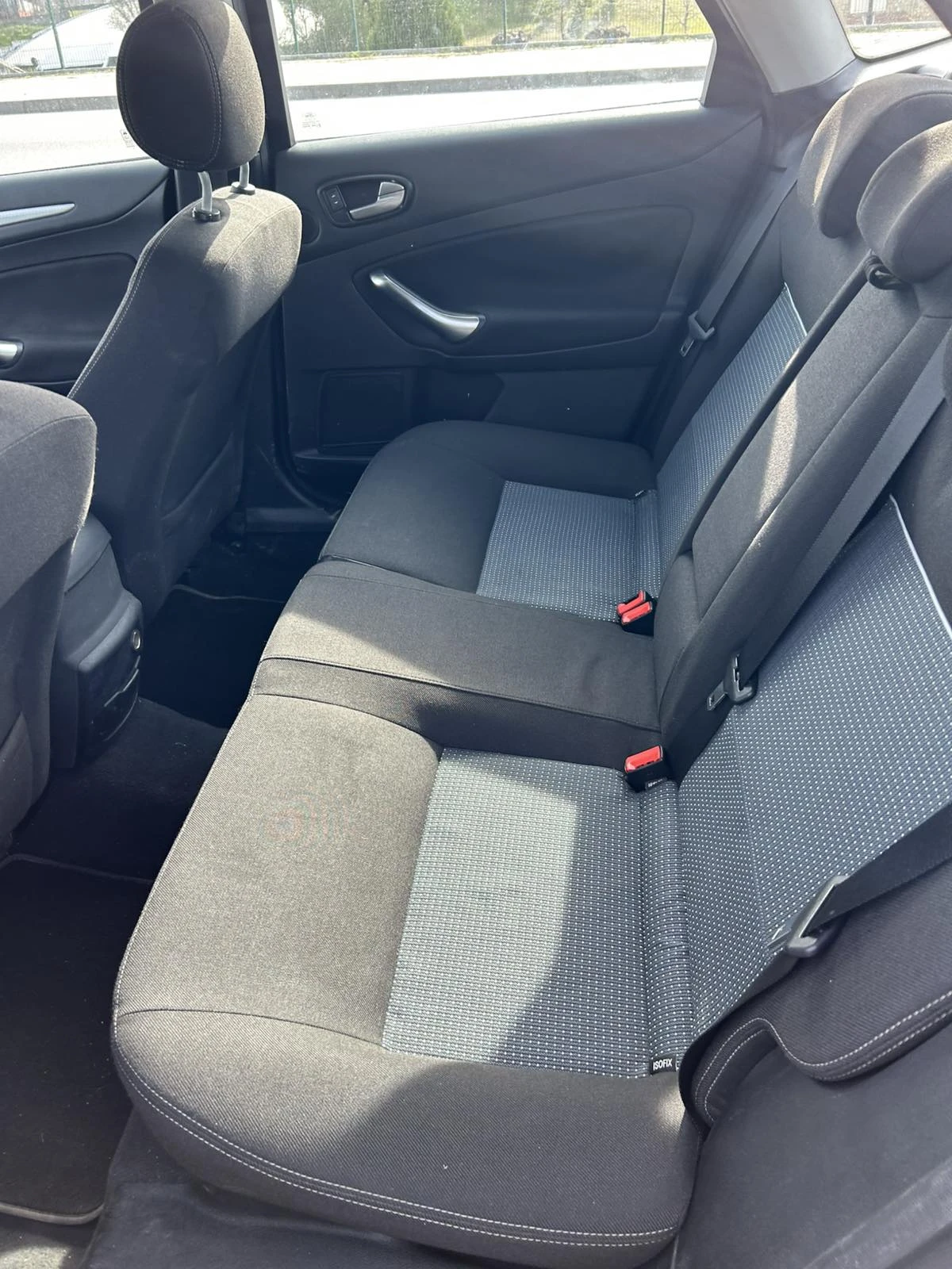 Ford Mondeo 1.8 TDCI (Напълно обслужена), снимка 10 - Автомобили и джипове - 54929369