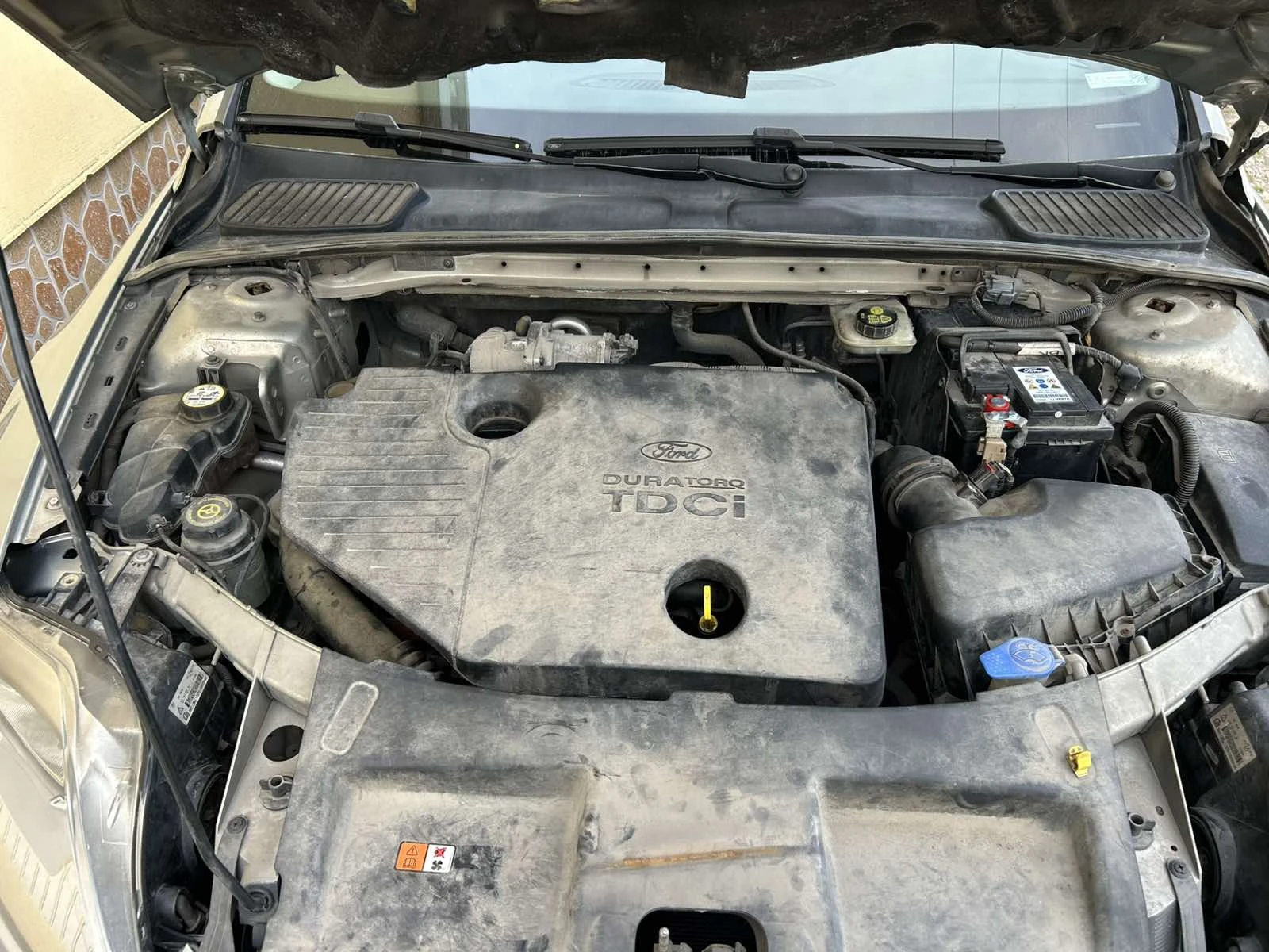 Ford Mondeo 1.8 TDCI (Напълно обслужена), снимка 15 - Автомобили и джипове - 54929369