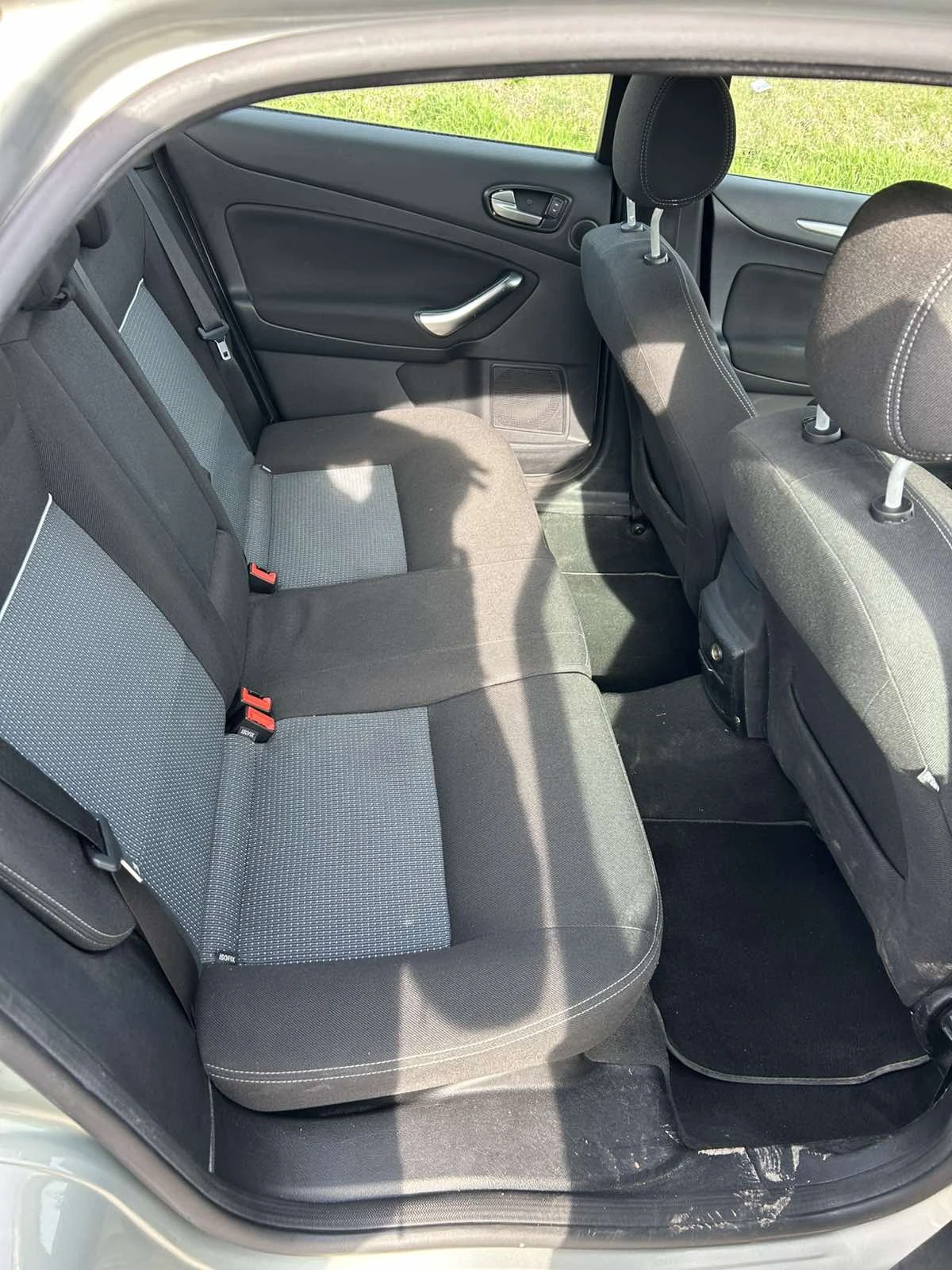 Ford Mondeo 1.8 TDCI (Напълно обслужена), снимка 13 - Автомобили и джипове - 54929369
