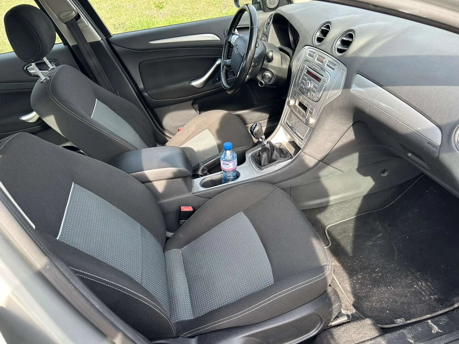 Ford Mondeo 1.8 TDCI (Напълно обслужена), снимка 12 - Автомобили и джипове - 54929369