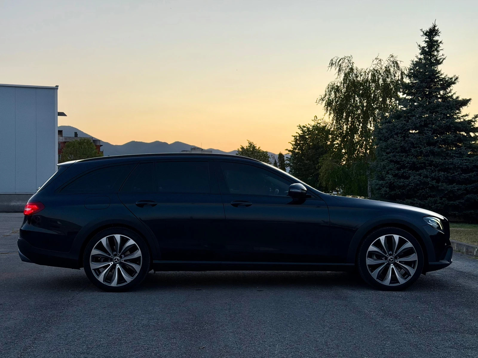 Mercedes-Benz E 220 ALLTERRAIN 4x4 PremiumPlus, снимка 8 - Автомобили и джипове - 55660308