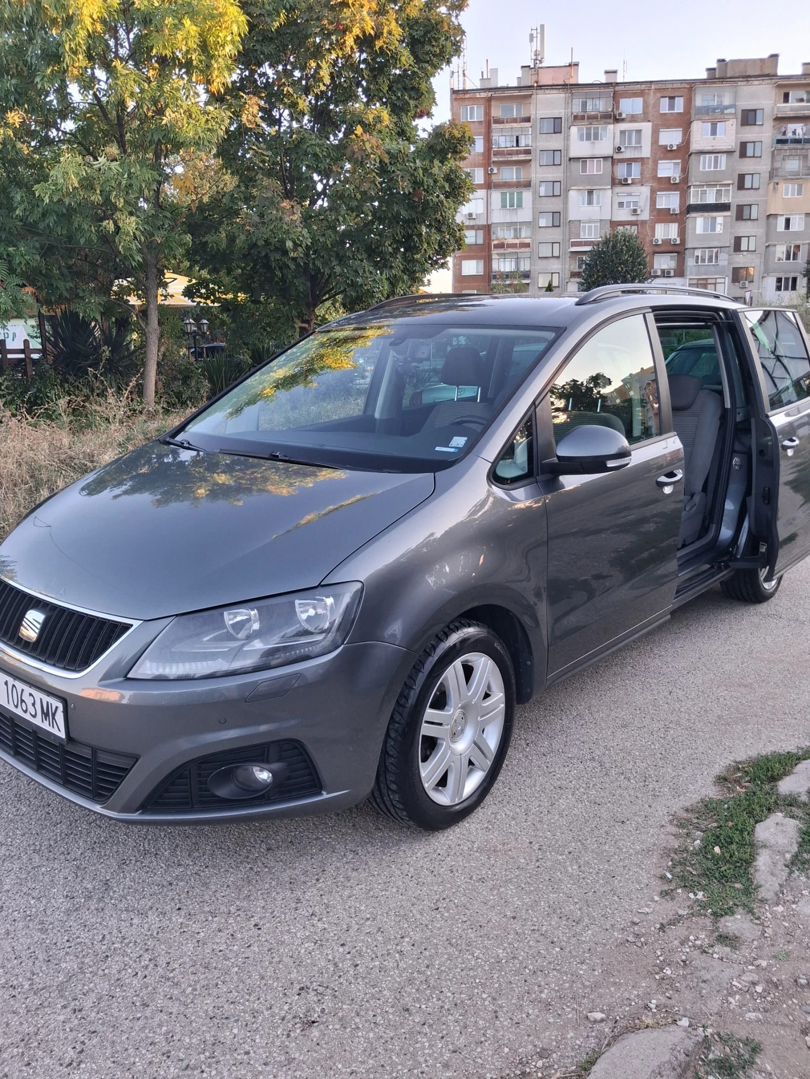 Seat Alhambra, снимка 8 - Автомобили и джипове - 56340466