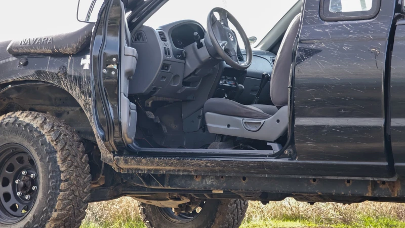 Nissan Navara /NP300/ D22 Kingcab 2.5DDTI 4WD, снимка 9 - Автомобили и джипове - 52458730