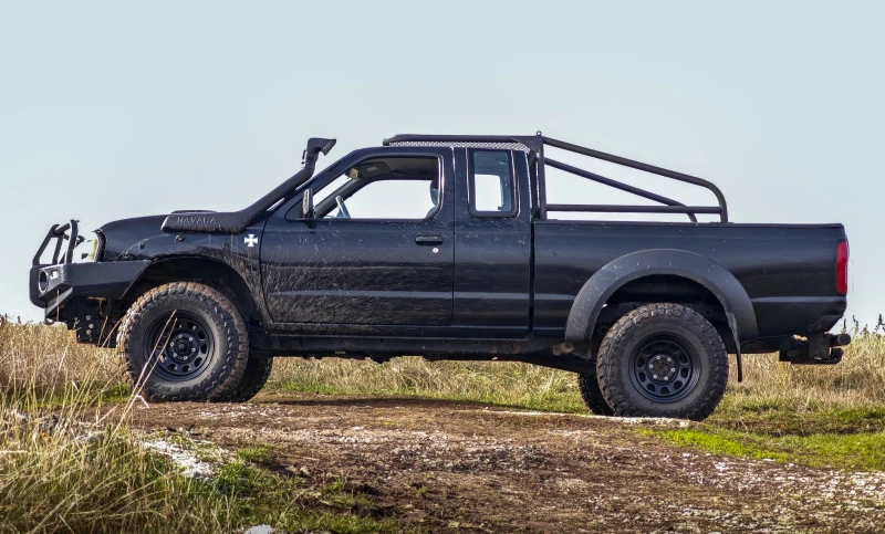 Nissan Navara /NP300/ D22 Kingcab 2.5DDTI 4WD, снимка 2 - Автомобили и джипове - 52458730