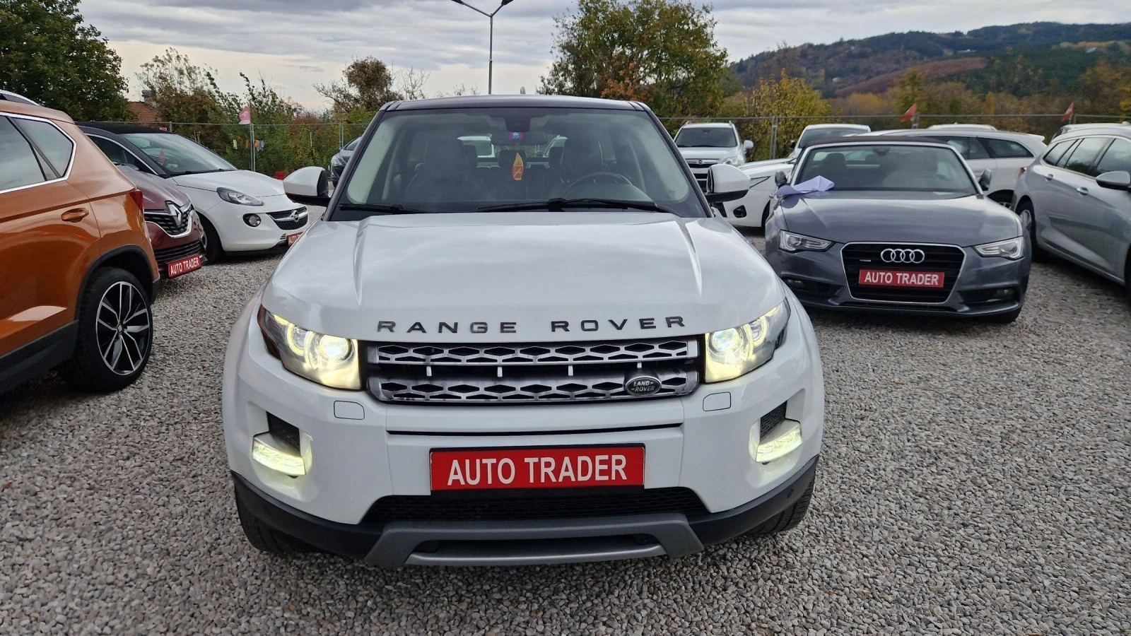 Land Rover Range Rover Evoque 2.0SI-241кс. NAVY - изображение 2