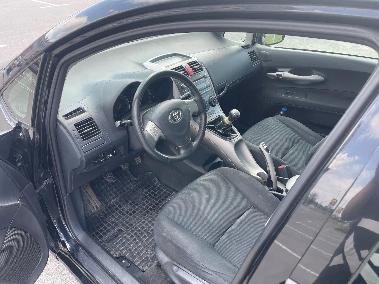 Toyota Auris 1.6i ГАЗ КЛИМАТИК 4ВРАТИ РЕГИСТРИРАНА И ОБСЛУЖЕНА - изображение 8