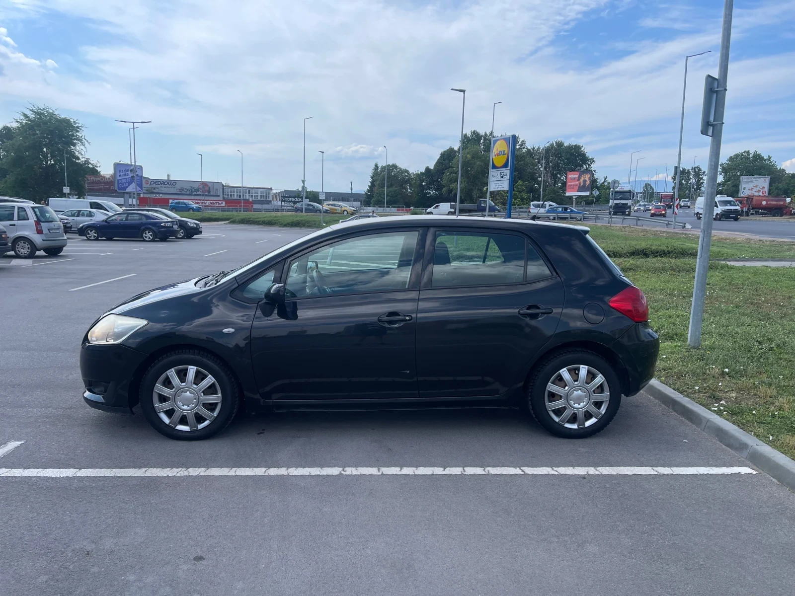 Toyota Auris 1.6i ГАЗ КЛИМАТИК 4ВРАТИ РЕГИСТРИРАНА И ОБСЛУЖЕНА - изображение 2
