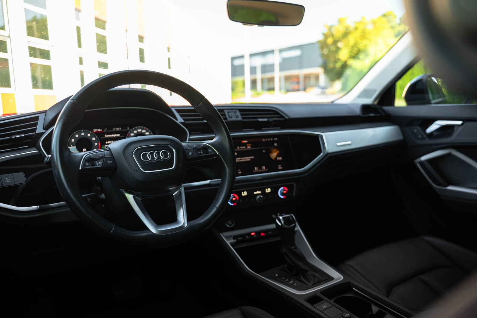 Audi Q3 45 TFSI QUATTRO / 44 400 KM / PANORAMA / LED / CAM, снимка 9 - Автомобили и джипове - 52967371