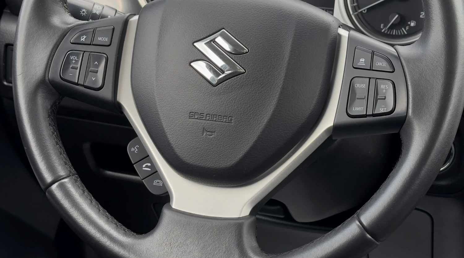 Suzuki Vitara 1.6i 4x4 Distronic Кожа Подгрев Панорама Камера, снимка 9 - Автомобили и джипове - 54573952