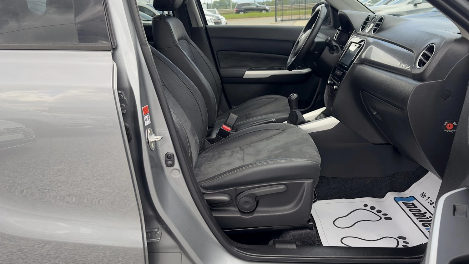 Suzuki Vitara 1.6i 4x4 Distronic Кожа Подгрев Панорама Камера, снимка 14 - Автомобили и джипове - 54573952