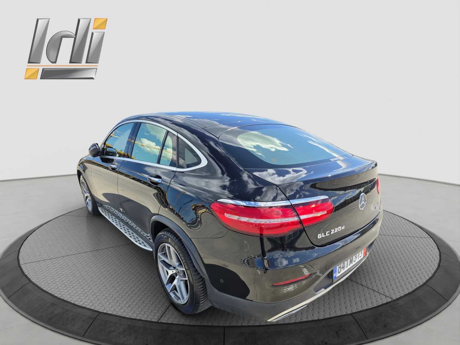 Mercedes-Benz GLC 220 9G TRONIC-4MATIC AMG, снимка 4 - Автомобили и джипове - 54720076