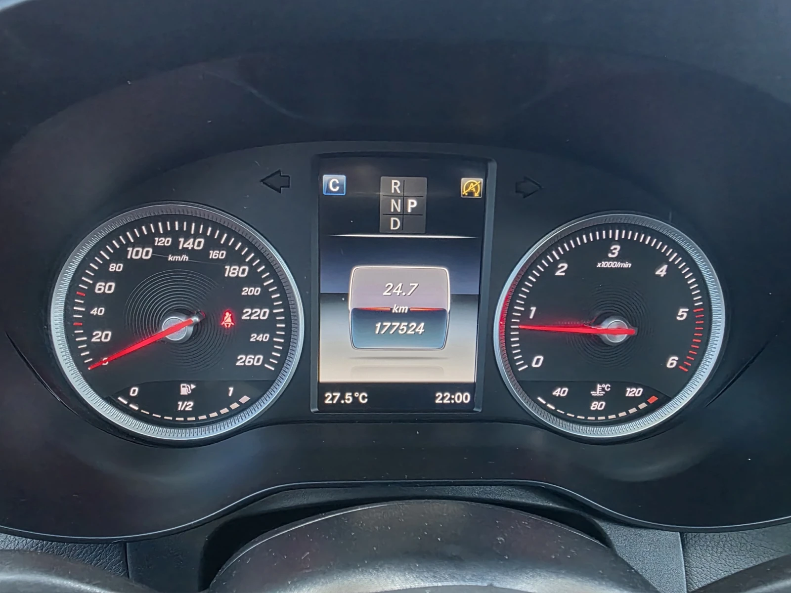 Mercedes-Benz GLC 220 9G TRONIC-4MATIC AMG, снимка 17 - Автомобили и джипове - 54720076