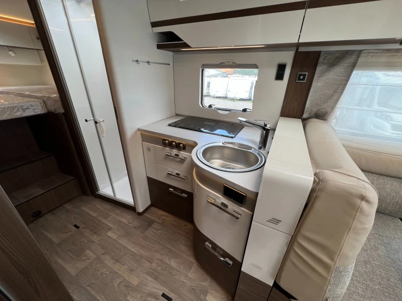 Кемпер HYMER / ERIBA Master Line МL I 780 4500 kg., снимка 13 - Каравани и кемпери - 46229881