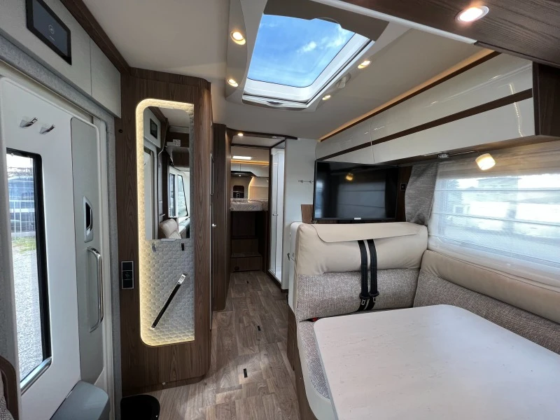 Кемпер HYMER / ERIBA Master Line B МL I 780 4500 kg. , снимка 9 - Каравани и кемпери - 46229881