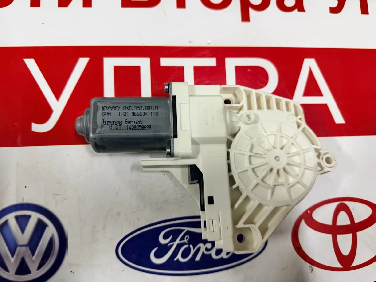 8K0959801A Моторче за стъкло / предна лява врата  AUDI A4 B8 8K0.959.801.A