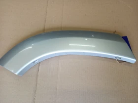 Лайсна задна дясна на калник Тойота Рав4 2.2дкат (сива)