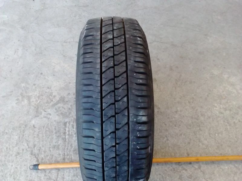 Гуми Летни 205/70R15, снимка 1 - Гуми и джанти - 18593120