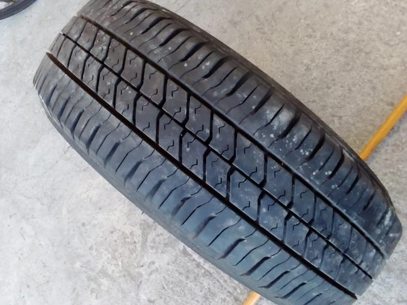 Гуми Летни 205/70R15, снимка 2 - Гуми и джанти - 18593120