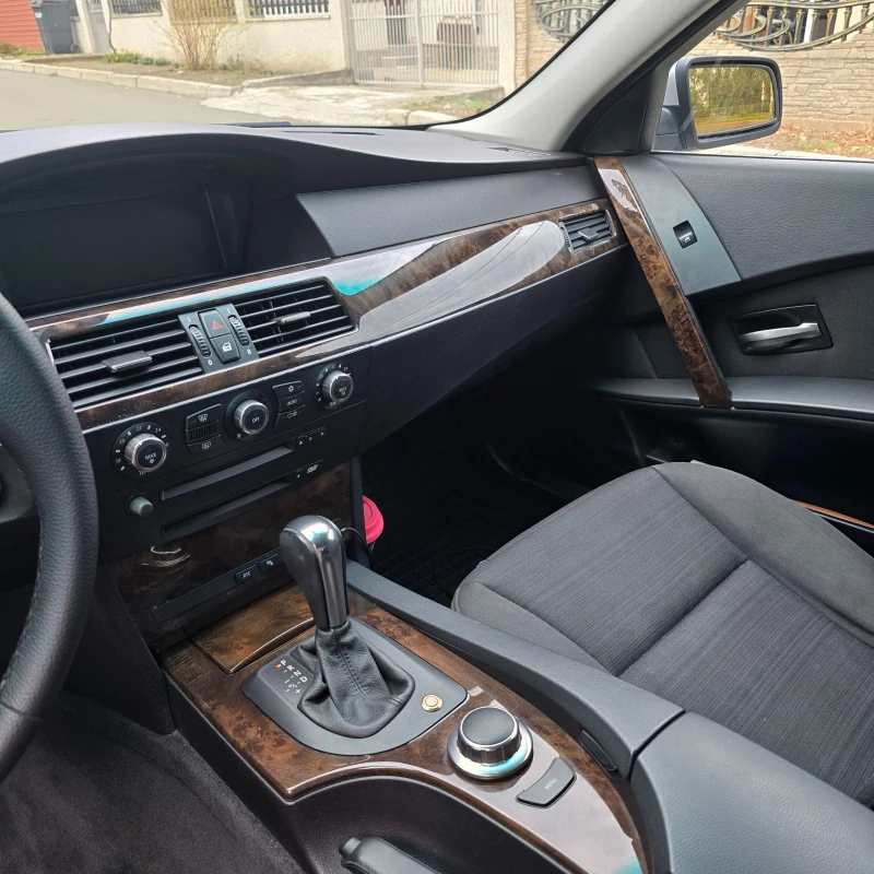 BMW 530 xi, снимка 12 - Автомобили и джипове - 48733615