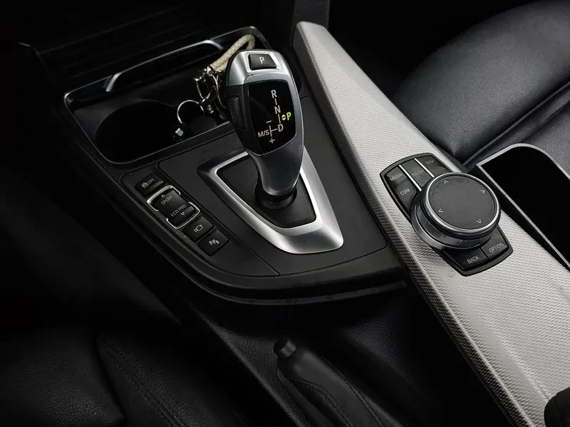 BMW 320, снимка 9 - Автомобили и джипове - 55790297