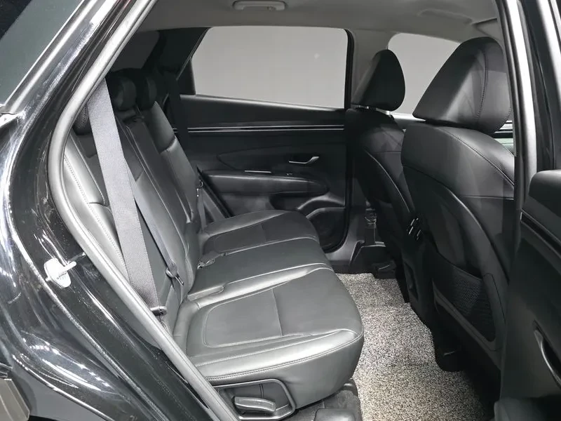 Hyundai Tucson 2.0 4WD PREMIUM, снимка 12 - Автомобили и джипове - 56304090