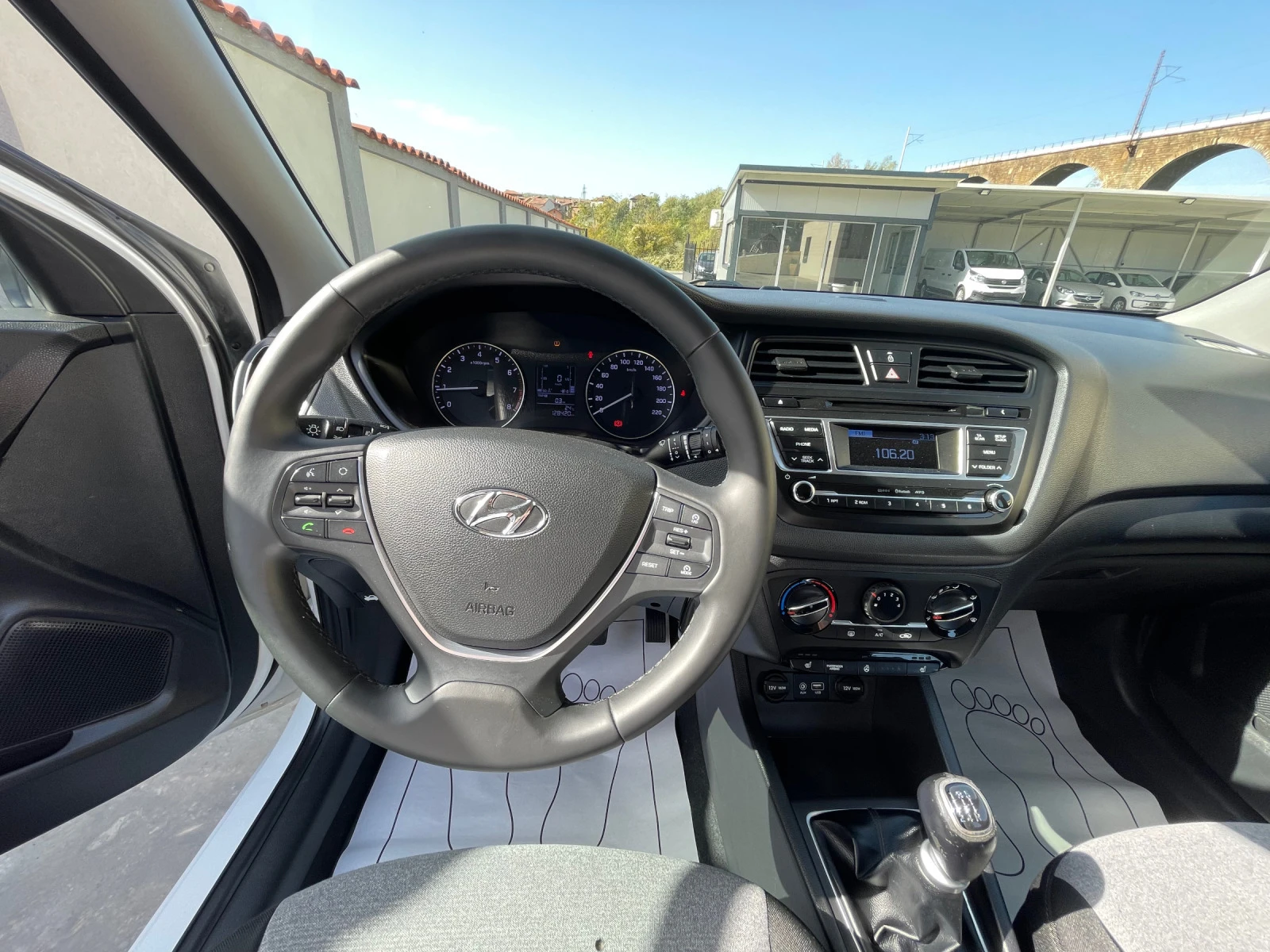 Hyundai I20 1.2 i Euro 6 Service book  - изображение 9