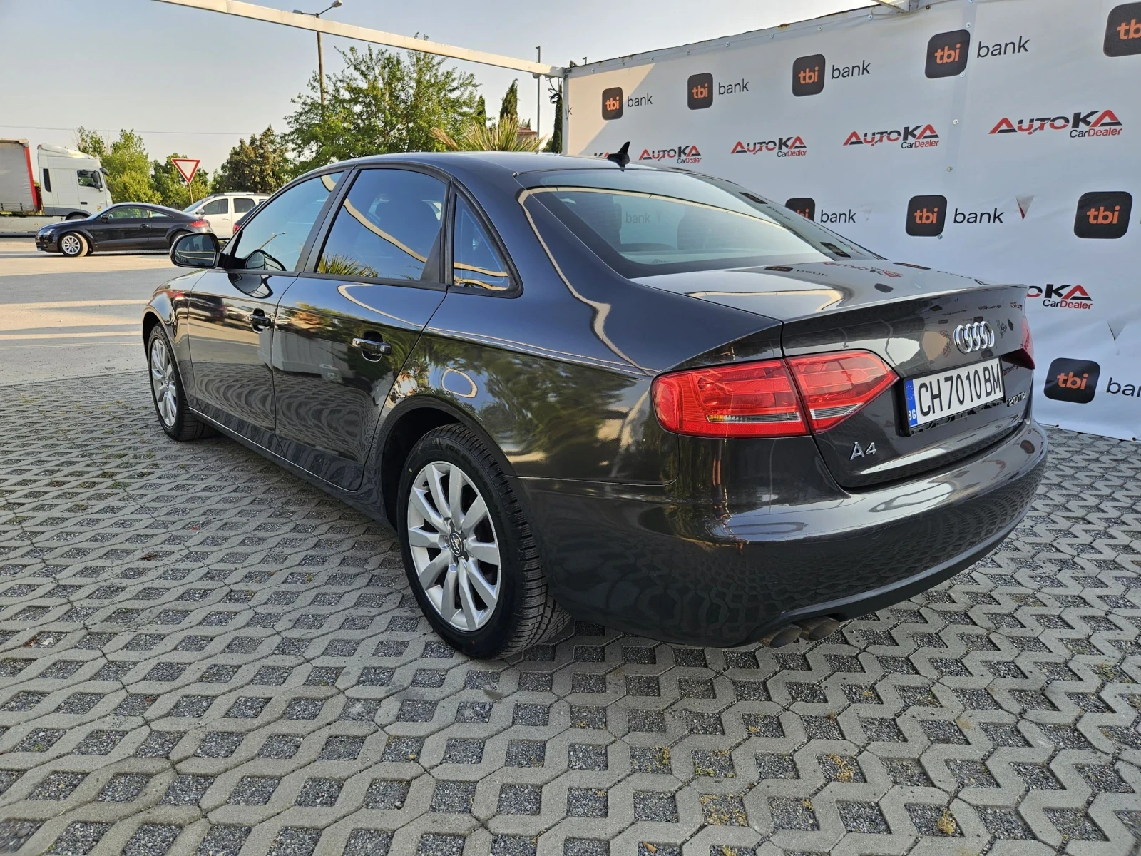 Audi A4 2.0TDI-143кс= 6СКОРОСТИ= LED= ALCANTARA= СЕДАН - изображение 5