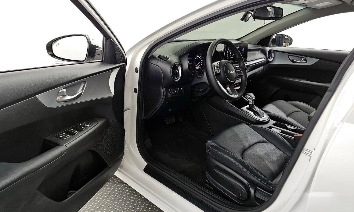 Kia K3 1.6 Trendy * НАЙ-ДОБРА ЦЕНА В БЪЛГАРИЯ*  - изображение 10