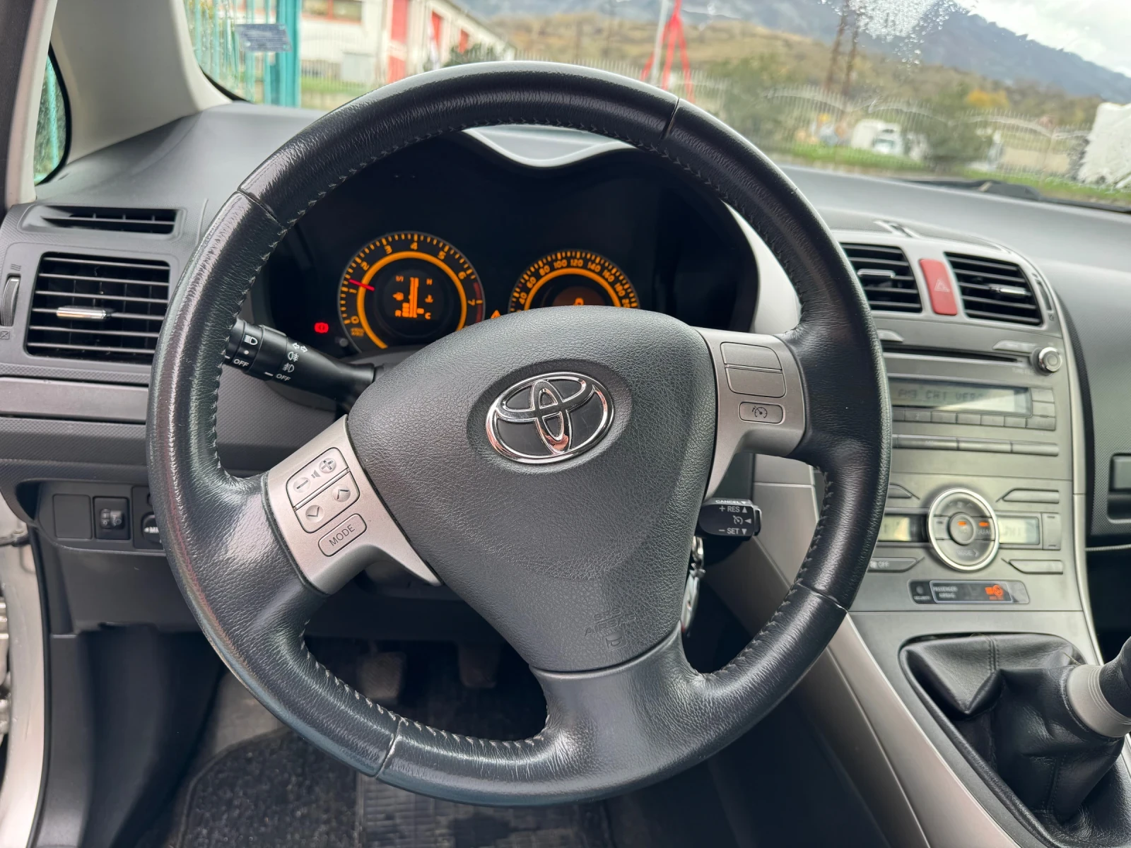 Toyota Auris 1.6 VVT-i* 124 к.с* 5 врати* Климатроник - изображение 4