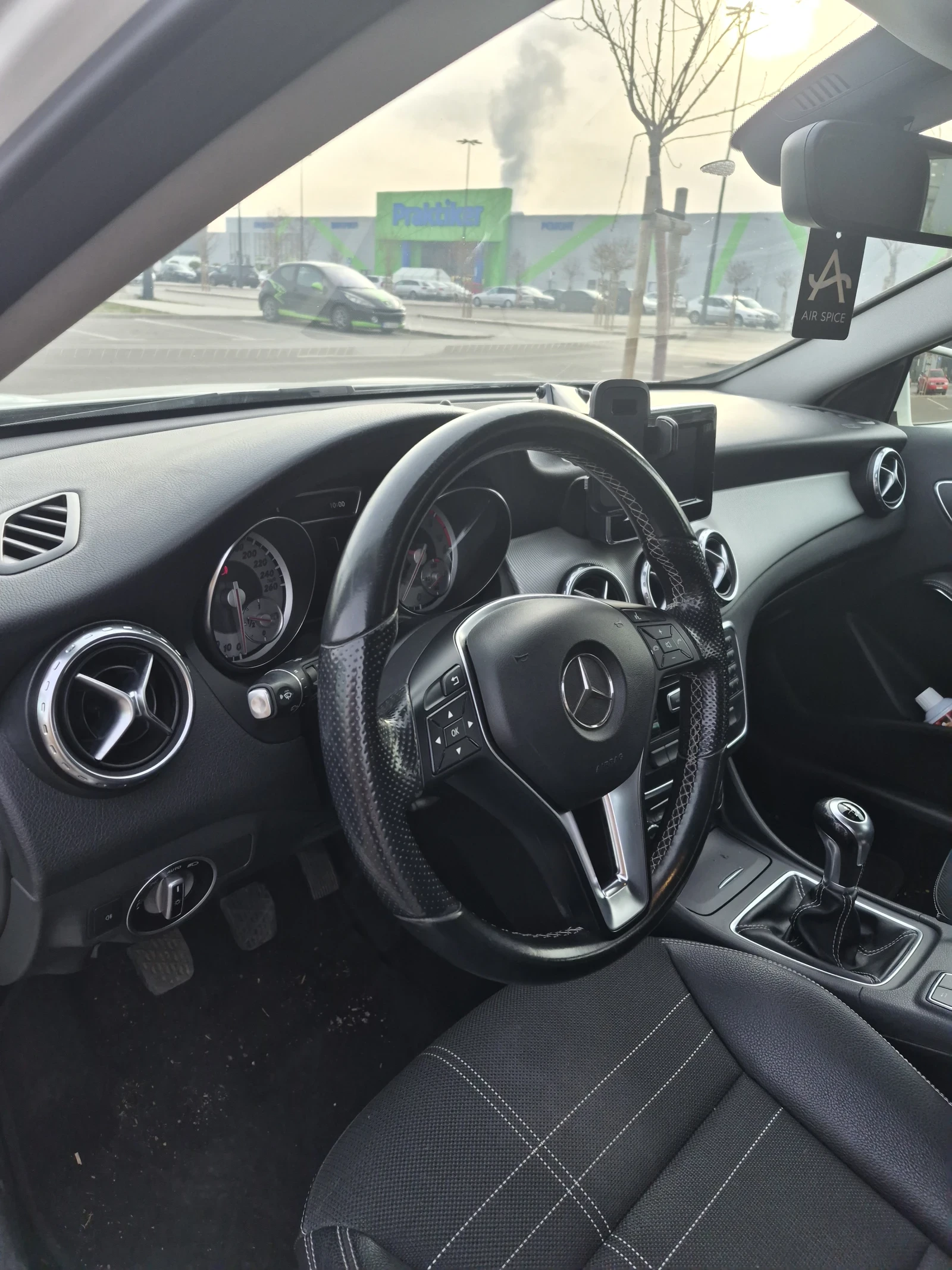 Mercedes-Benz 200  - изображение 9