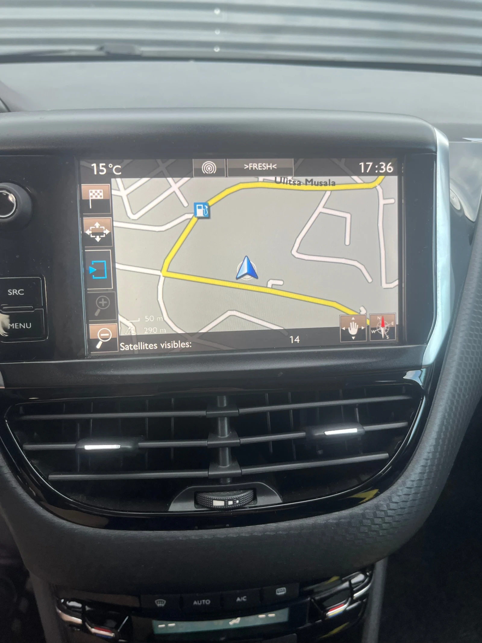 Peugeot 2008 1.2 110 hp, снимка 8 - Автомобили и джипове - 54055255