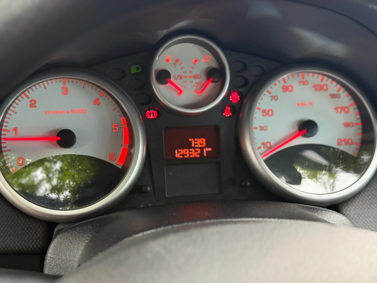 Peugeot 207 Hdi, снимка 9 - Автомобили и джипове - 54873385