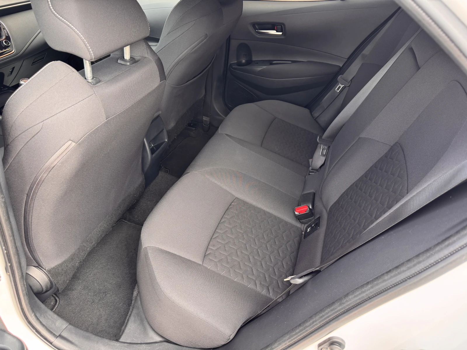 Toyota Corolla EXECUTIVE/1.2D-4T/116k.c./6MT/ГАРАНЦИЯ, снимка 10 - Автомобили и джипове - 54892352