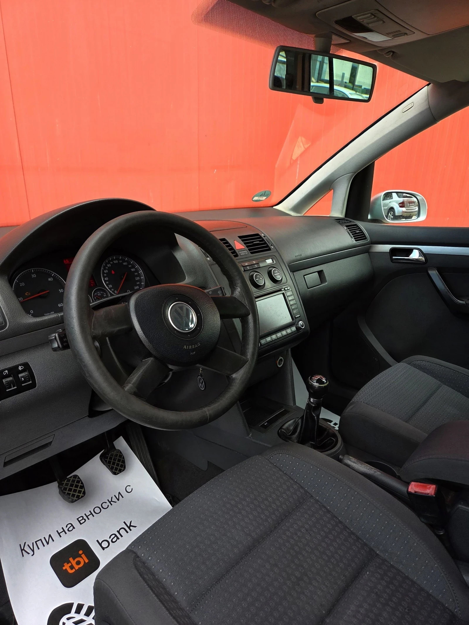 VW Touran 2.0 TDI/7 Местен/ Регистриран, снимка 8 - Автомобили и джипове - 54994063