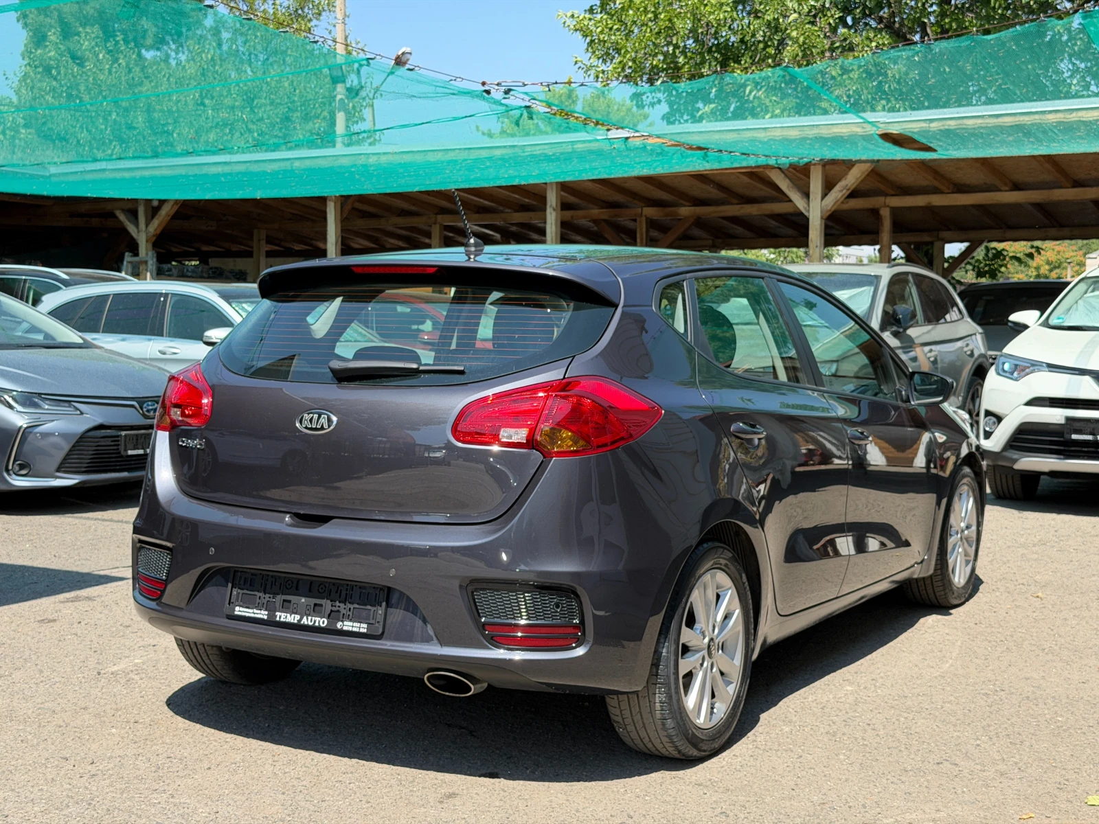Kia Ceed 1.4i* 100к.с.* СЕРВИЗНА КНИЖКА С ПЪЛНА ИСТОРИЯ KIA, снимка 3 - Автомобили и джипове - 55652055