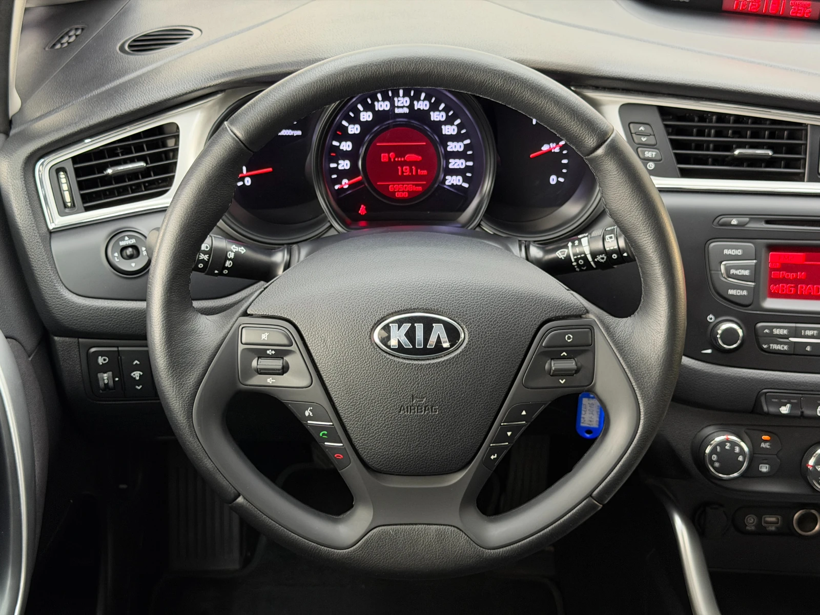 Kia Ceed 1.4i* 100к.с.* СЕРВИЗНА КНИЖКА С ПЪЛНА ИСТОРИЯ KIA, снимка 9 - Автомобили и джипове - 55652055