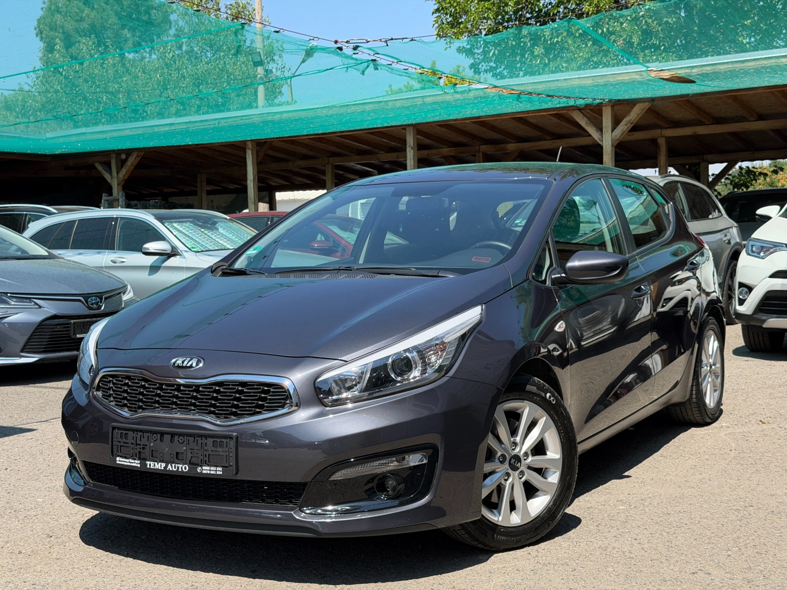 Kia Ceed 1.4i* 100к.с.* СЕРВИЗНА КНИЖКА С ПЪЛНА ИСТОРИЯ KIA
