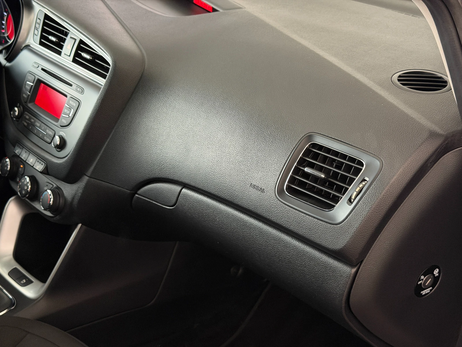 Kia Ceed 1.4i* 100к.с.* СЕРВИЗНА КНИЖКА С ПЪЛНА ИСТОРИЯ KIA, снимка 14 - Автомобили и джипове - 55652055