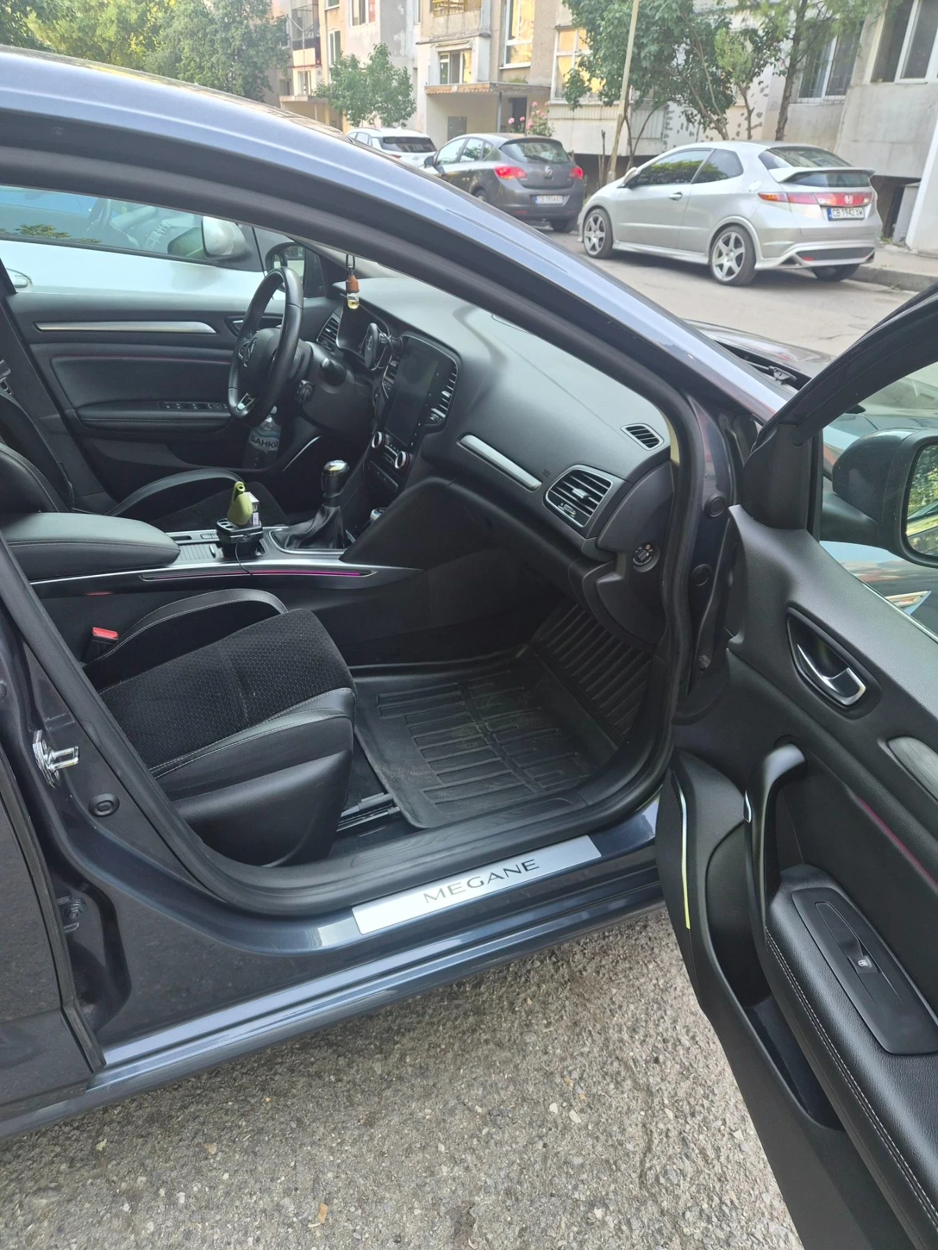 Renault Megane Hatchback, снимка 7 - Автомобили и джипове - 56404528