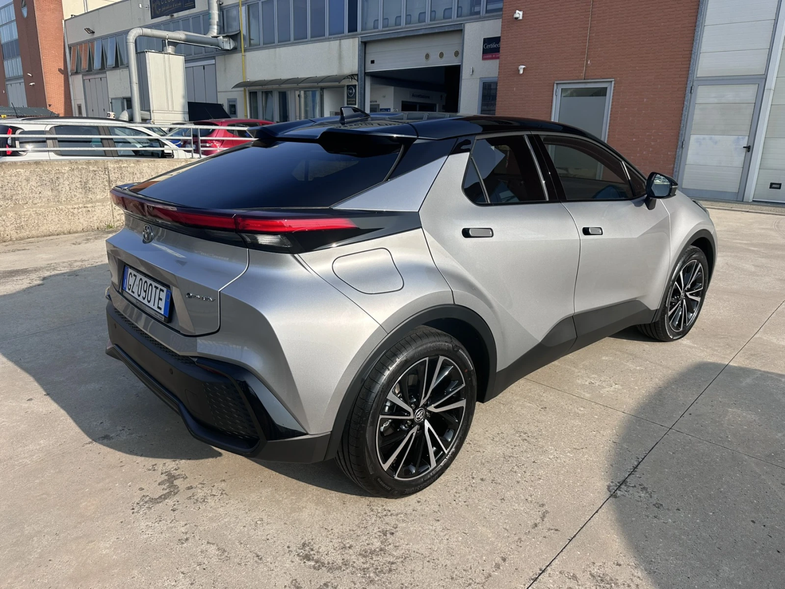 Toyota C-HR Lounge - изображение 3