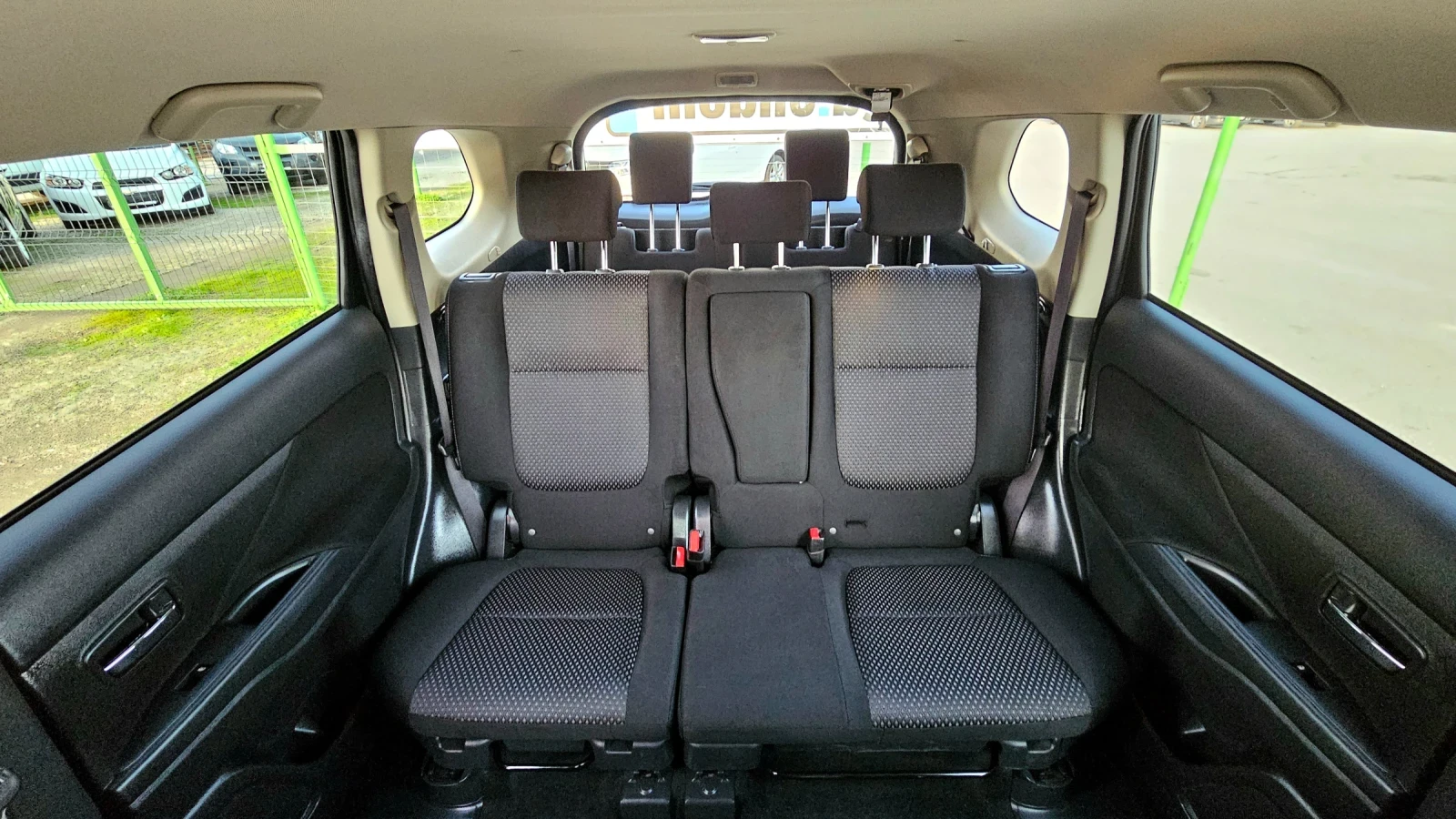 Mitsubishi Outlander 2.2DiD/150к./AUTOMATIC/4x4/7 МЕСТА/РЕАЛНИ КМ/2018г - изображение 7