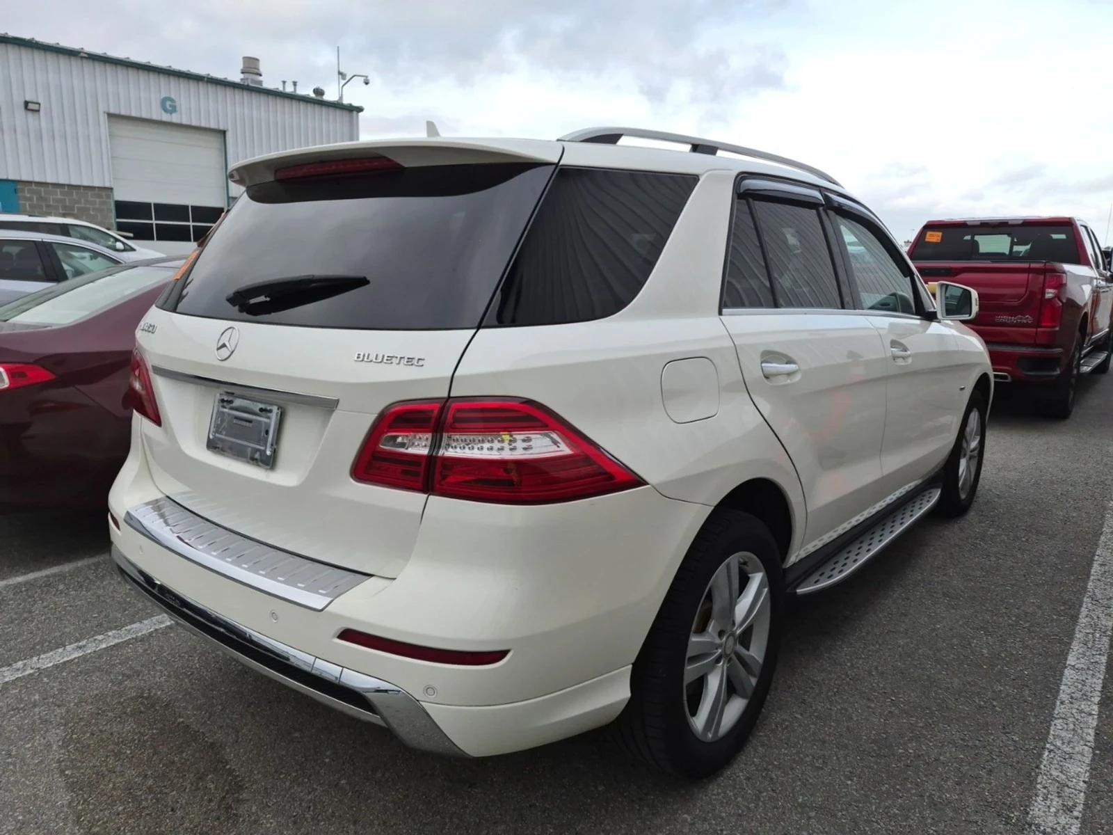 Mercedes-Benz ML BLUETEC* 4MATIC* KEYLESS* PANO* BURMESTER, снимка 3 - Автомобили и джипове - 54460216