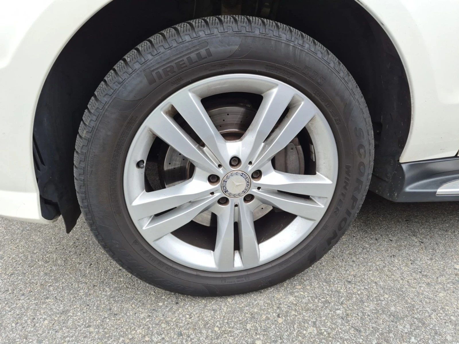Mercedes-Benz ML BLUETEC* 4MATIC* KEYLESS* PANO* BURMESTER, снимка 5 - Автомобили и джипове - 54460216
