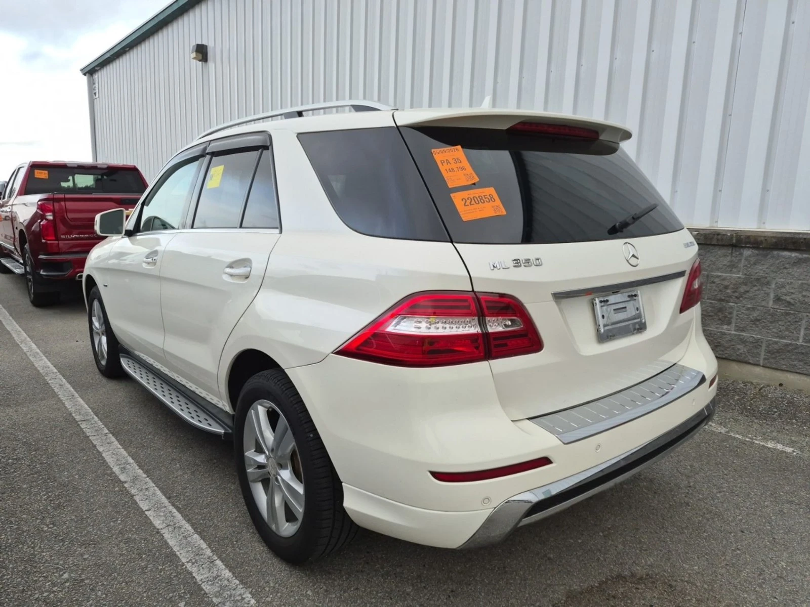 Mercedes-Benz ML BLUETEC* 4MATIC* KEYLESS* PANO* BURMESTER, снимка 4 - Автомобили и джипове - 54460216